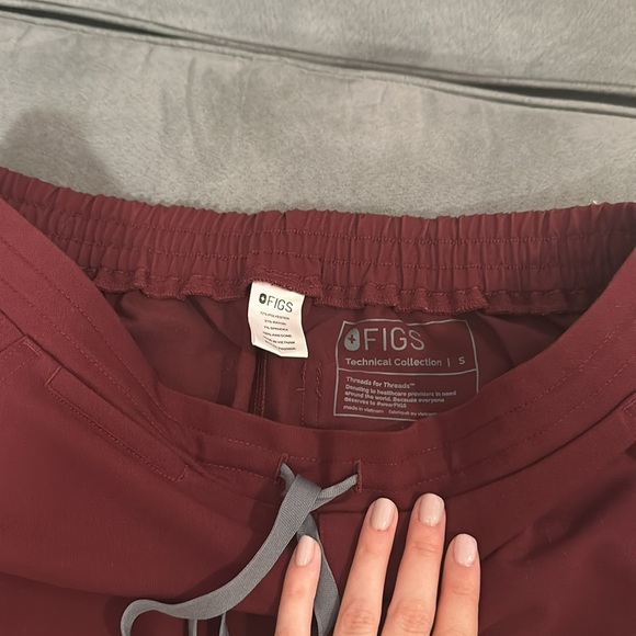 🩺FIGS🩺 size SMALL burgundy set Catarina top and Yola skinny bottoms - Picture 3 of 4